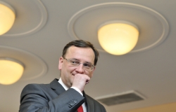 Doporučení ukončit sKarty vyvolalo spor mezi TOP 09 a ODS 