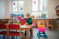 Školku pro děti úředníků otevírá ministerstvo obrany